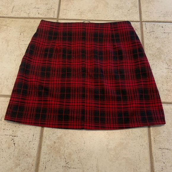 Forever 21 Red & Black Plaid Mini Skirt with O-Ring Zipper - Size Medium - Picture 3 of 6